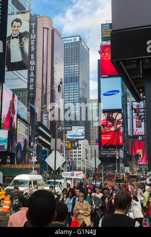 New York, État de New York, États-Unis d'Amérique. Scène de rue à Times Square. Banque D'Images