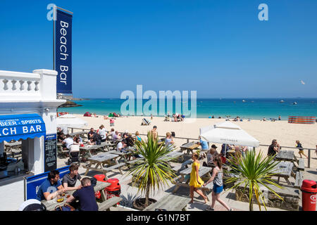 Un bar et un café sur la plage de Porthminster à St.Ives, Cornwall, UK Banque D'Images