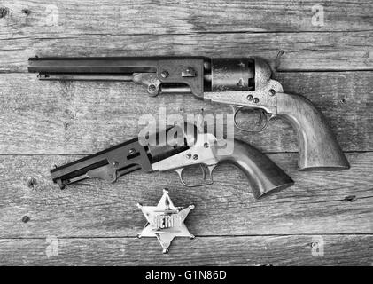 Les armes à feu qui a gagné l'ouest et de l'insigne de shérif en noir et blanc. Banque D'Images