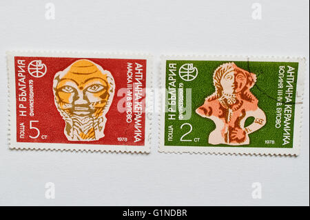 UZHGOROD, UKRAINE - circa 2016 MAI : Collection de timbres-poste imprimés dans la Bulgarie montre céramiques anciennes, vers 1978 Banque D'Images