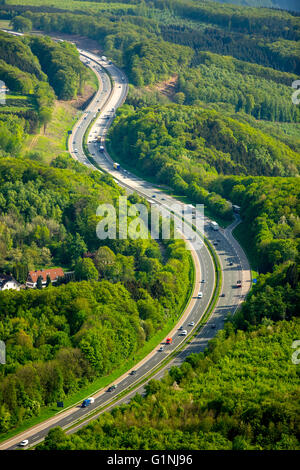 Vue aérienne, l'autoroute, l'A45, Sauerlandlinie, vallée, courbes, chemin forestier, Hagen, Allemagne, DE, l'Europe, vue aérienne, les oiseaux-lunettes vue Banque D'Images