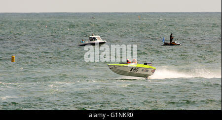 Bateau de Moteur racing à Torquay, Devon, UK. Banque D'Images