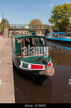 Chalands ou barges dans le bassin de Trevor sur le canal de Llangollen près de Froncysylte Banque D'Images