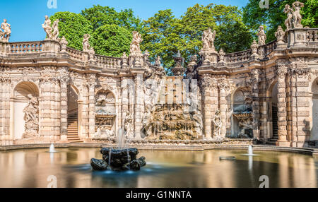 Baignoire (Nymphenbad) nymphe de fontaine à Dresde Zwinger avec vue sur la Grande Cascade, Dresde, Saxe, Allemagne Banque D'Images