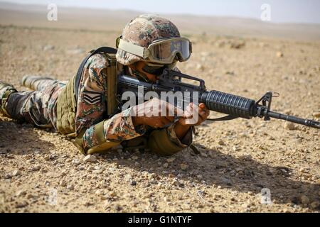 Un soldat d'infanterie avec la Royal Jordanian Forces armées au cours de l'exercice d'une Force de Réaction Rapide désireux Lion le 16 mai 2016 près de Zarqa, en Jordanie. Banque D'Images