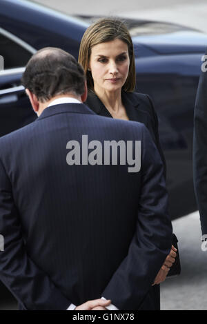 Madrid, Espagne. 17 mai, 2016. Reine Letizia d'Espagne a participé à la messe d'hommage religieux et commémoration des victimes des tremblements de terre en avril en Équateur à la Cathédrale de La Almudena, le 17 mai 2016 à Madrid Crédit : Jack Abuin/ZUMA/Alamy Fil Live News Banque D'Images