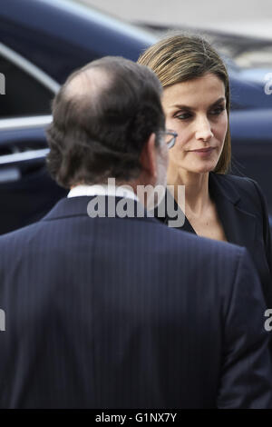 Madrid, Espagne. 17 mai, 2016. Reine Letizia d'Espagne a participé à la messe d'hommage religieux et commémoration des victimes des tremblements de terre en avril en Équateur à la Cathédrale de La Almudena, le 17 mai 2016 à Madrid Crédit : Jack Abuin/ZUMA/Alamy Fil Live News Banque D'Images