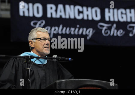 Rio Rancho, NM, États-Unis d'Amérique. 17 mai, 2016. Rio Rancho High School Directeur sortant Richard VonAncken a dit que son bon exemptions aux diplômés aînés mardi matin à la Santa Ana Star Centre. Mardi, 16 mai 2016. © Jim Thompson/Albuquerque Journal/ZUMA/Alamy Fil Live News Banque D'Images