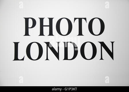 Londres, Royaume-Uni. 18 mai, 2016. Londres photo qui s'ouvre le 19 mai 2016 à Somerset House réunit 80 des plus grands musées en un grand salon international. Londres Photo a été créé pour donner à Londres un événement international de photographie qui tienne compte de la situation de la ville capitale culturelle mondiale. Credit : Dinendra Haria/Alamy Live News Banque D'Images