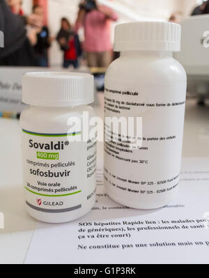 Paris, France, détail, hépatite C, flacons de médicaments, Sovaldi (sofosbuvir par Gilead Science) et une version importée traitement générique Banque D'Images