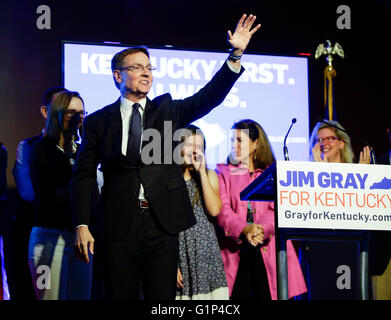 Lexington, Kentucky, USA. 17 mai, 2016. Jim Gray a remercié pour ses partisans après les résultats du soir de l'élection pendant sa campagne pour nous Sénat le mardi 17 mai 2016 à Lexington, KY. © Lexington Herald-Leader/ZUMA/Alamy Fil Live News Banque D'Images