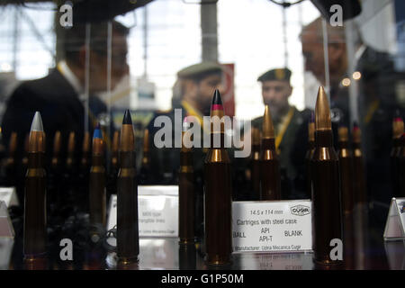 Bucarest, Roumanie. 18 mai, 2016. Des munitions sont vus au cours de la défense de la mer Noire et de l'Aérospatiale (BSDA) exposition à Bucarest, capitale de la Roumanie, le 18 mai 2016. Credit : Cristian Cristel/Xinhua/Alamy Live News Banque D'Images