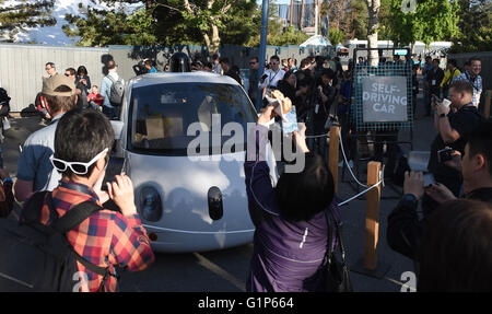 Mountain View, Californie, USA. 18 mai, 2016. Une voiture conduite par Google vu à la Google I/O Developer Conference à Mountain View, Californie, USA, 18 mai 2016. Photo : ANDREJ SOKOLOW/dpa/Alamy Live News Banque D'Images