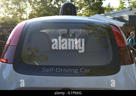 Mountain View, Californie, USA. 18 mai, 2016. Une voiture conduite par Google vu à la Google I/O Developer Conference à Mountain View, Californie, USA, 18 mai 2016. Photo : ANDREJ SOKOLOW/dpa/Alamy Live News Banque D'Images