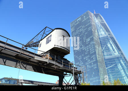 Francfort, Banque centrale européenne et sur la grue historique principal de la rivière. L'Allemagne. Banque D'Images