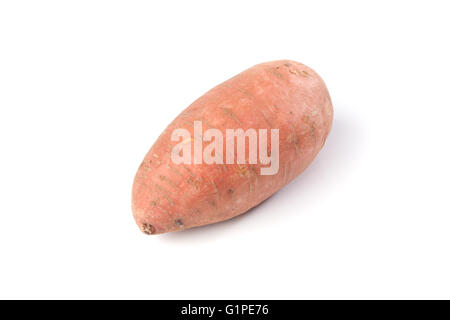 Sweet Potato isolé sur blanc gros plan, studio shot Banque D'Images