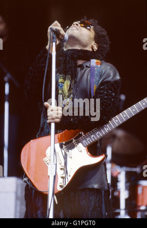 Lenny Kravitz sur la scène de la pyramide au festival de Glastonbury 1999, Somerset, Angleterre, Royaume-Uni. Banque D'Images