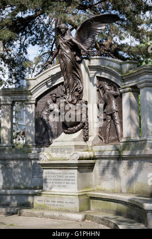 Southampton, UK - 14 mai 2016. Mémorial aux officiers du génie de la RMS Titanic Banque D'Images