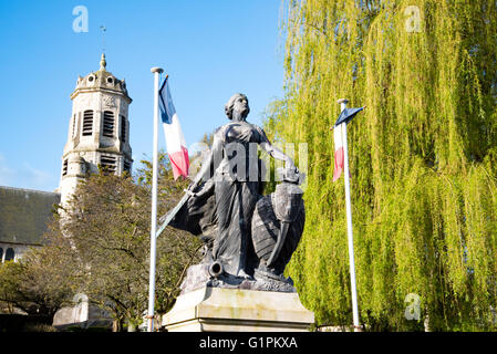 Monument commémoratif de guerre française en face de l'église de Saint-Léonard, Honfleur Banque D'Images