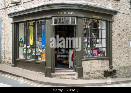 Hay-on-Wye une petite ville célèbre pour ses librairies et un festival littéraire en Powys Pays de Galles au Royaume-Uni. Bartrums Furnitures Banque D'Images