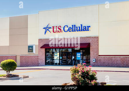 L'extérieur d'un U.S. Cellular store sur Memorial road, à Oklahoma City, Oklahoma, USA. Banque D'Images
