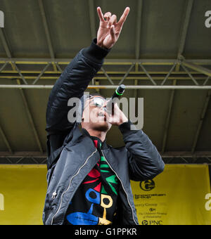 Philadelphia, PA, USA. 15 mai, 2016. Le rappeur américain Yazz le plus grand effectue à l'ADL 6e marche annuelle contre la haine. Banque D'Images