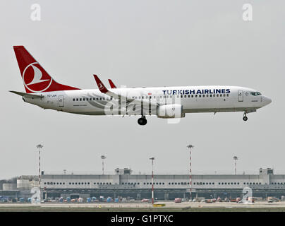 Turkish Airlines, Boeing 737 Next Gen. photographiés à l'aéroport de Malpensa, Milan, Italie Banque D'Images