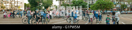 Masse critique location manifestation à Tel Aviv le 29 avril 2016 avec un appel pour la sécurité à vélo dans la ville Banque D'Images