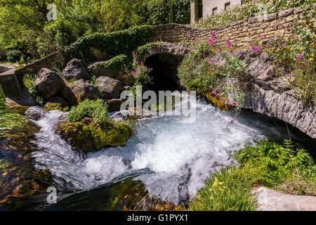 Fontaine de Vaucluse Provence France 84 Banque D'Images