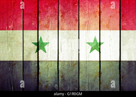 La Syrie grunge flag en bois. Drapeau Syrie peintes sur les vieilles planches en bois. Vintage Retro photo de ma collection de drapeaux. Banque D'Images