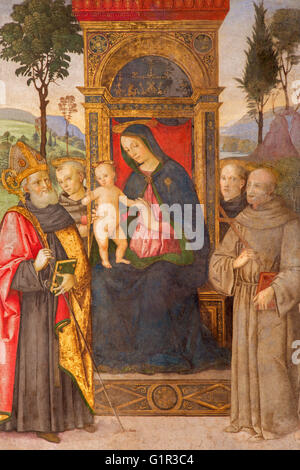 ROME, ITALIE - Le 9 mars 2016 : la fresque Madone à l'enfant et saints par Aiuto del Pinturicchio (1489 - 1491) Banque D'Images