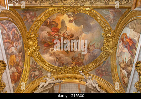 ROME, ITALIE - Le 9 mars 2016 : la fresque anges musiciens par Giuseppe Chiari (1595 - 1596) sur la voûte de la chapelle de Saint Anthony Banque D'Images