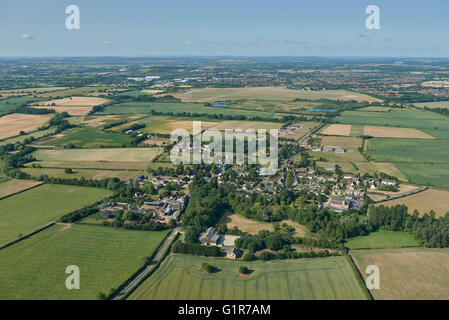 Une vue aérienne de l'Oxfordshire village de Stratton Audley et alentours Banque D'Images