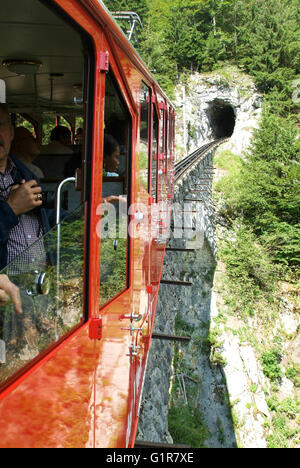 Le Mont Pilatus, Suisse - 23 août 2006 : Pilatus, le train Voyager du monde s'approche du sommet du Mont Pilatus Banque D'Images