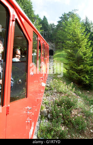 Le Mont Pilatus, Suisse - 23 août 2006 : Pilatus, le train Voyager du monde s'approche du sommet du Mont Pilatus Banque D'Images