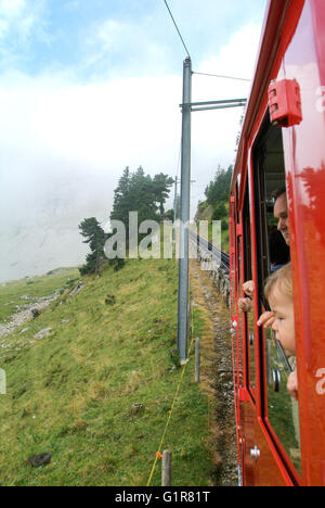 Le Mont Pilatus, Suisse - 23 août 2006 : Pilatus, le train Voyager du monde s'approche du sommet du Mont Pilatus Banque D'Images