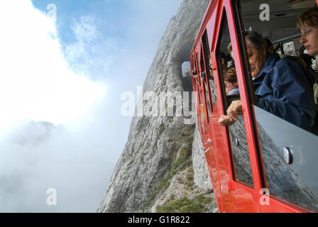 Le Mont Pilatus, Suisse - 23 août 2006 : Pilatus, le train Voyager du monde s'approche du sommet du Mont Pilatus Banque D'Images