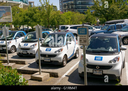 Car2go Smart fortwo voitures alignées au centre-ville de Vancouver, BC, Canada Banque D'Images