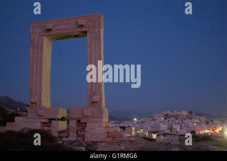 Portara Naxos - Temple d'Apollon, au coucher du soleil, Apollo's Portal, l'île de Naxos, Cyclades, Grèce Banque D'Images