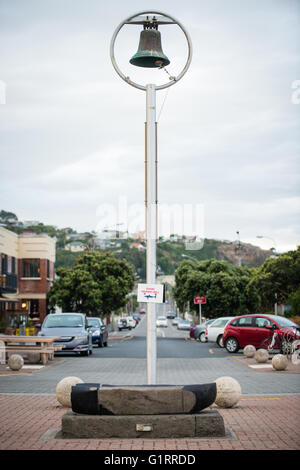 Alerte au requin et signe de Bell Bell Ringer au St Clair Beach, Dunedin, Nouvelle-Zélande Banque D'Images