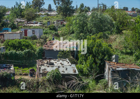 La banlieue de Johannesburg Soweto est un mélange de nouvelles maisons et logements pauvres Banque D'Images