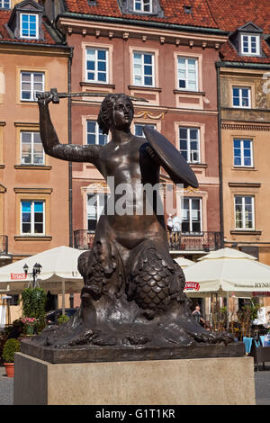 La sirène fontaine au centre de la place de la vieille ville de Varsovie, Pologne Banque D'Images