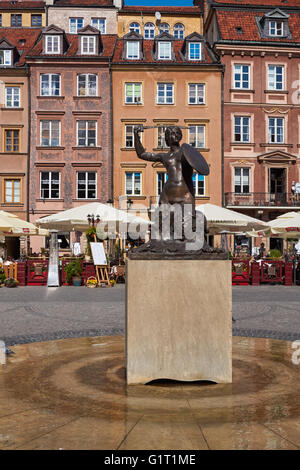 La sirène fontaine au centre de la Place du marché de la vieille ville de Varsovie, Pologne Banque D'Images