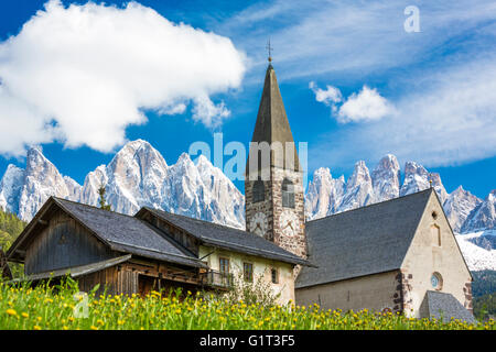 Dans le Magdalena St. Villnößtal Geislerspitzen Villnoess Valley dans le cadre du PICS Geisler Banque D'Images