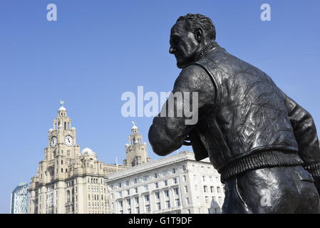 Le capitaine FJ Walker statue, Pierhead, Liverpool, Royaume-Uni Banque D'Images