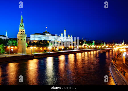 Russie - Moscou, en vue de la nuit du Kremlin. Banque D'Images