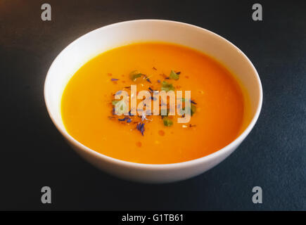 Soupe de carottes de couleur Banque D'Images