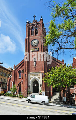 San Francisco, USA : l'ancienne Cathédrale de Sainte Marie de l'Immaculée Conception, une église catholique construite en 1854 dans le style néo-gothique Banque D'Images