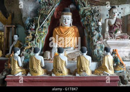 Kaw-goon (ou Kawgun) Cave Temple, l'État Môn, Birmanie (Myanmar) Banque D'Images