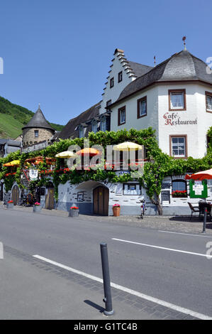 Cafe-Restaurant Haus Burg Metternich à Beilstein, sur la Moselle, l'Allemagne. Banque D'Images